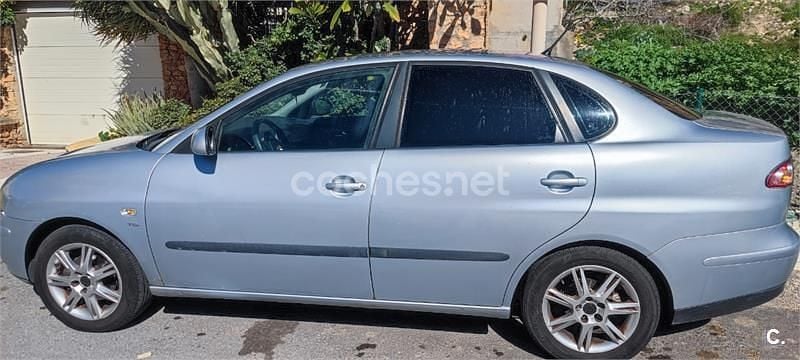Usado Seat Cordoba Reference 100 CV (73 kW) 2007 Gris / plata Berlina