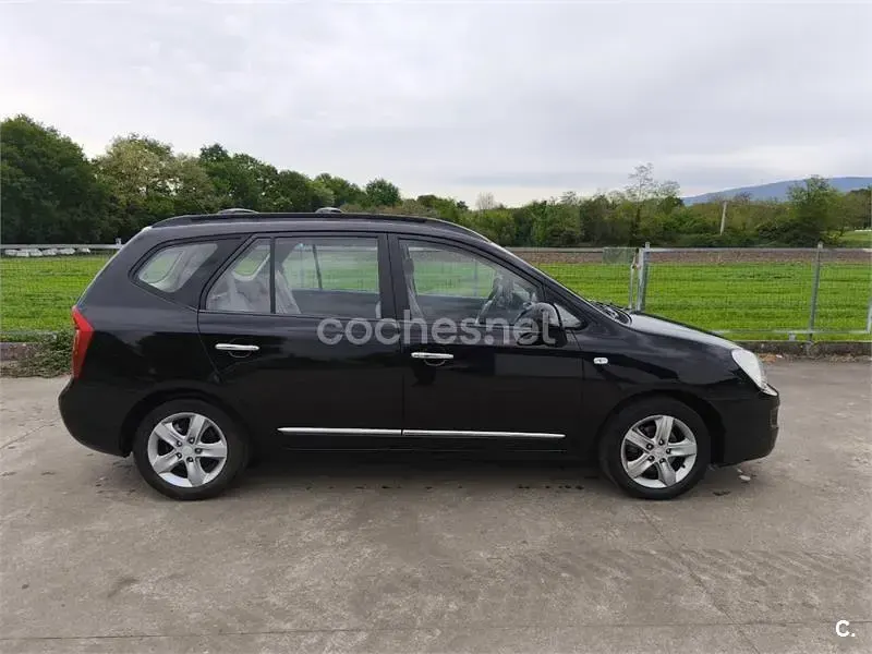 Usado Kia Carens LX 112 CV (82 kW) 2006 Negro Monovolumen