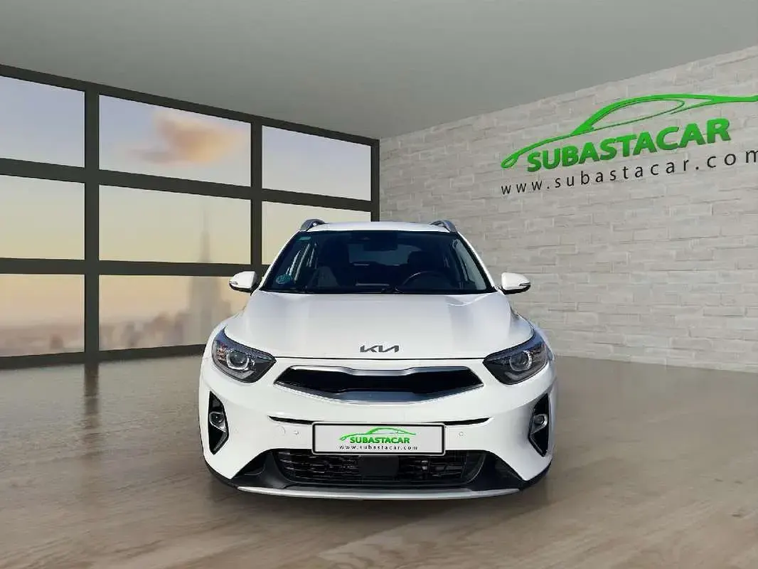 Usado Kia Stonic 101 CV (74 kW) 2022 Blanco SUV