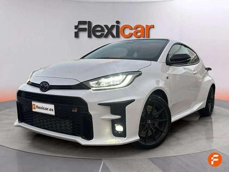 Usado Toyota Yaris 261 CV (191 kW) 2021 Blanco Utilitario