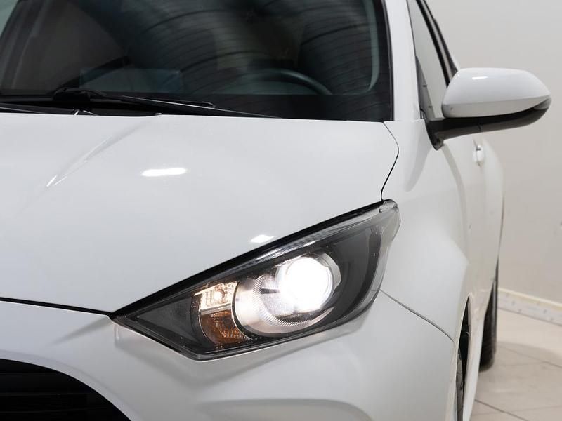 Usado Toyota Yaris Business Edition 116 CV (85 kW) 2022 Blanco Berlina