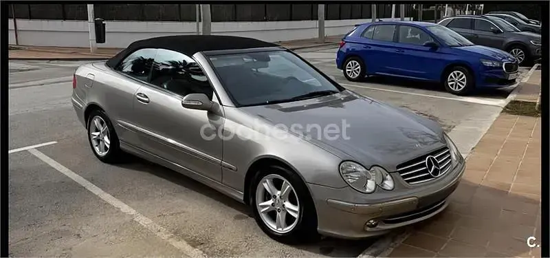 Usado Mercedes CLK240 Avantgarde 170 CV (125 kW) 2004 Gris / plata Descapotable