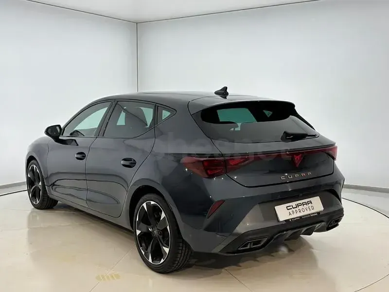 Usado Cupra Leon 150 CV (110 kW) 2025 Gris / plata Berlina
