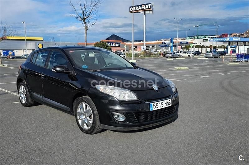 Usado Renault Mégane Dynamique 115 CV (84 kW) 2013 Negro Berlina