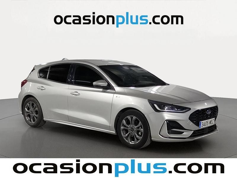 Usado Ford Focus ST-Line 155 CV (114 kW) 2023 Gris plata Utilitario