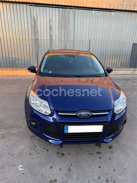 Usado Ford Focus Trend 125 CV (91 kW) 2014 Azul Berlina