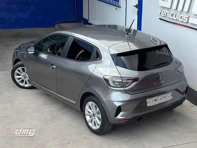 Usado Renault Clio Evolution 100 CV (73 kW) 2025 Gris Utilitario
