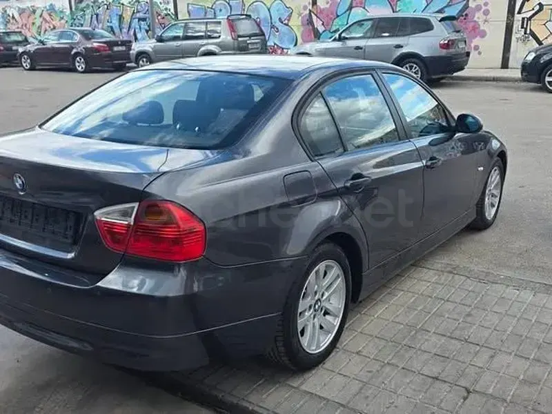 Usado BMW 318 143 CV (105 kW) 2008 Gris / plata Berlina