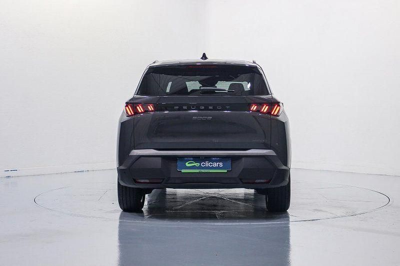 Usado Peugeot 5008 Allure 136 CV (100 kW) 2025 Gris SUV