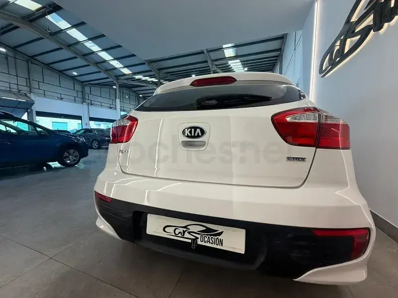 Usado Kia Rio 75 CV (55 kW) 2016 Blanco Utilitario