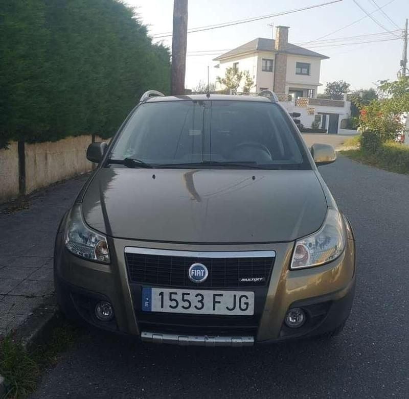 Usado Fiat Sedici Emotion 120 CV (88 kW) 2006 Marrón SUV