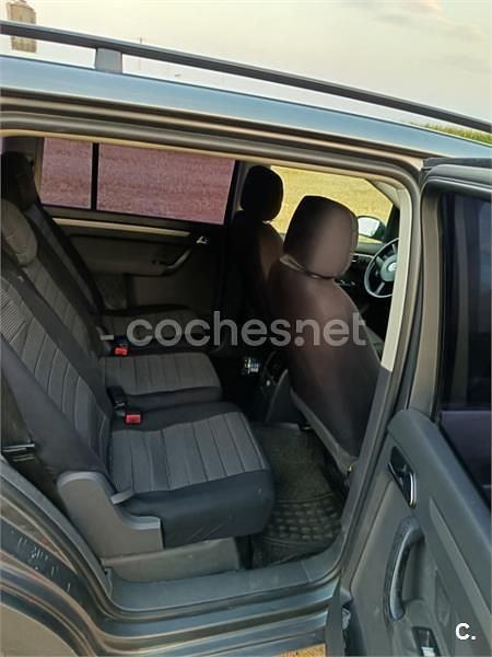 Usado VW Touran Advance 100 CV (73 kW) 2004 Gris / plata Monovolumen