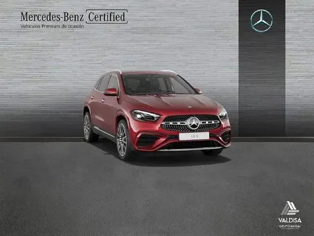 Usado Mercedes GLA220 190 CV (139 kW) 2024 Manufaktur rojo patagonia SUV