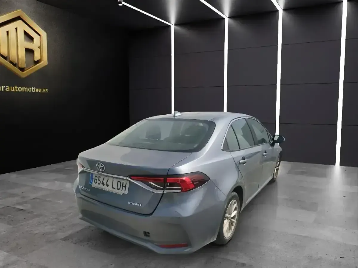 Usado Toyota Corolla Active 122 CV (89 kW) 2019 Gris Berlina