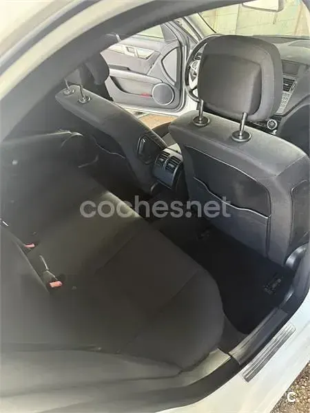 Usado Mercedes C200 136 CV (100 kW) 2011 Blanco Berlina
