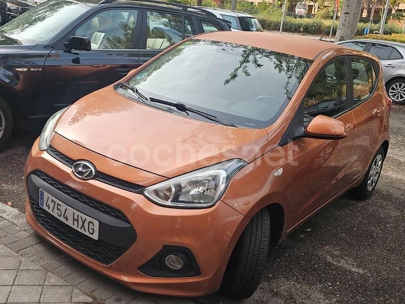 Marrón Usado 2015 Hyundai i10 Blackline Utilitario | 7800 € (Precio justo) - Imagen 1/4