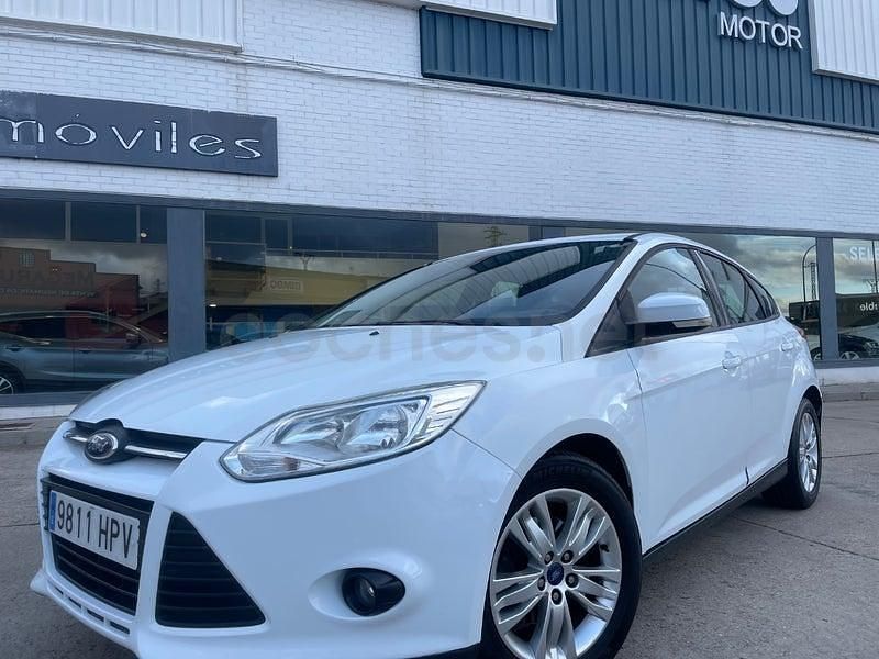 Usado Ford Focus Trend 115 CV (84 kW) 2014 Blanco Berlina