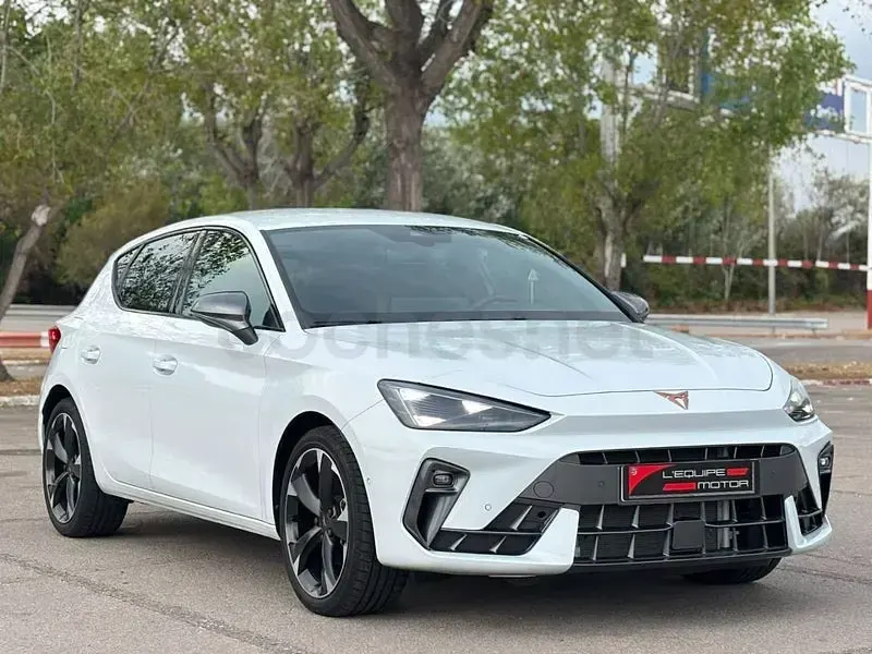Usado Cupra Leon 150 CV (110 kW) 2025 Blanco Berlina