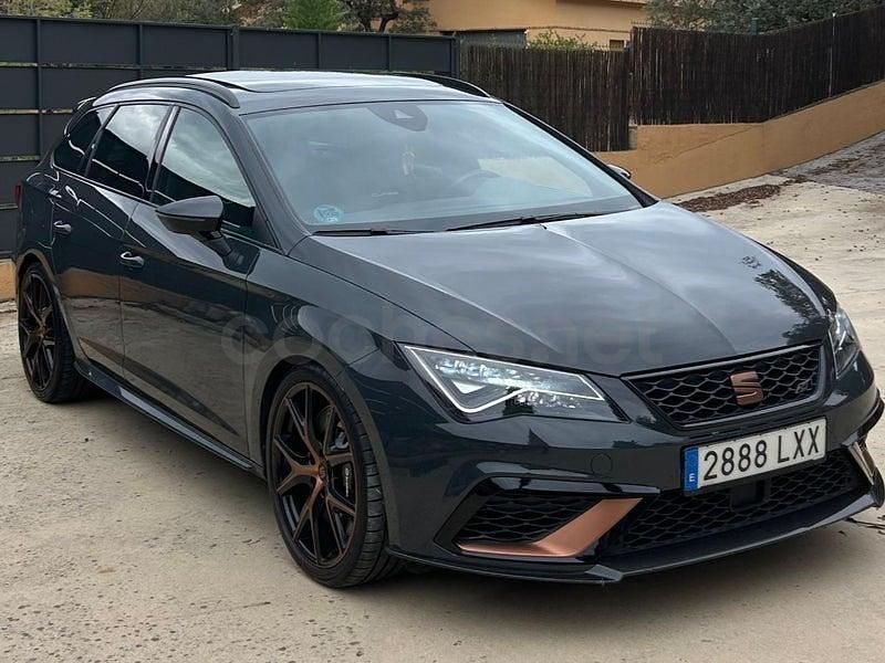 Usado Seat Leon 4Drive 300 CV (220 kW) 2020 Gris / plata Familiar