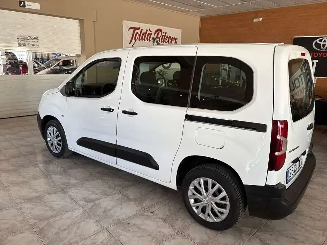 Usado Citroën Berlingo Live 102 CV (75 kW) 2021 Blanco Monovolumen