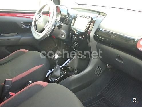 Occasion Toyota Aygo X-play 69 PK (50 kW) 2018 Rood Hatchback