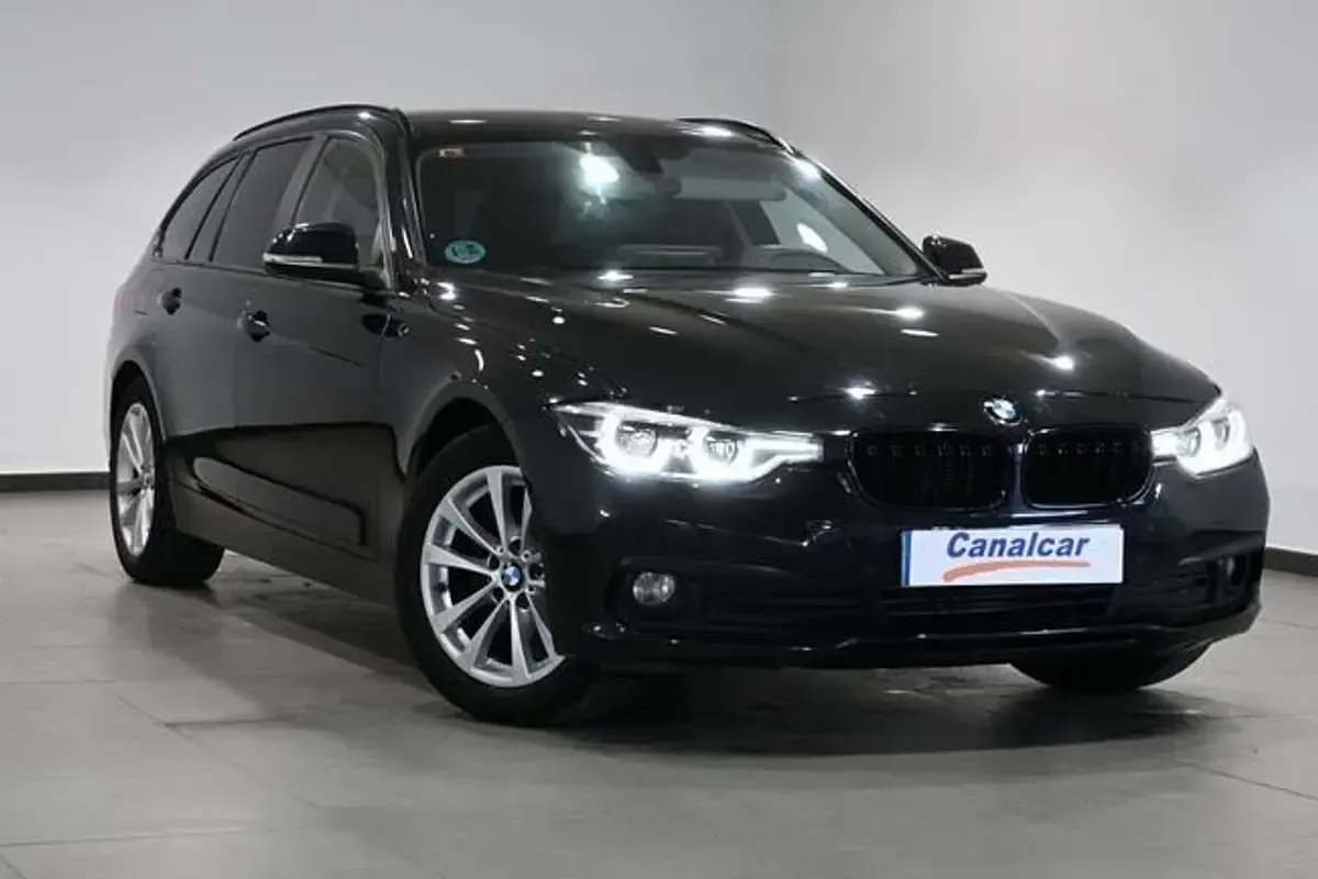 Usado BMW 318 150 CV (110 kW) 2017 Negro Familiar