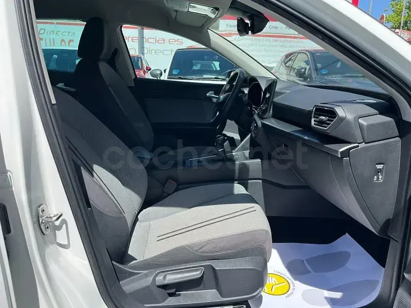 Usado Seat Leon Style 110 CV (80 kW) 2020 Blanco Berlina