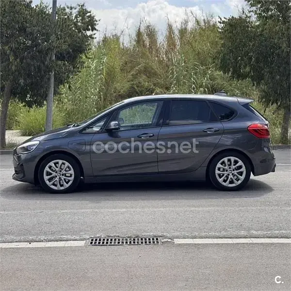 Usado BMW 225 Active Tourer iPerformance 224 CV (164 kW) 2019 Gris / plata Monovolumen