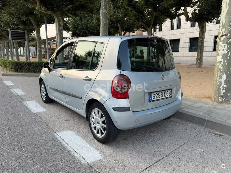 Usado Renault Modus Expression 80 CV (58 kW) 2005 Gris / plata Monovolumen