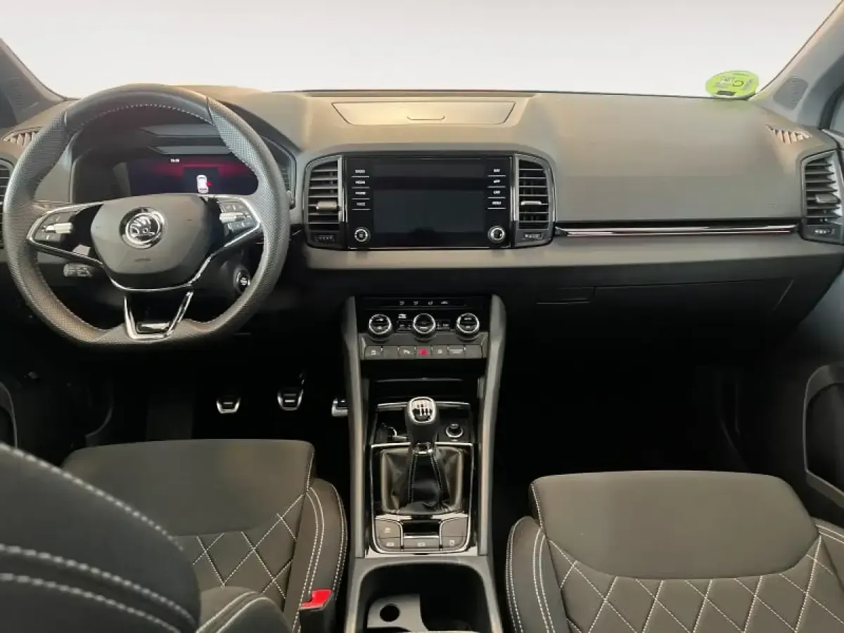Usado Skoda Karoq SportLine 150 CV (110 kW) 2024 Gris/plata SUV