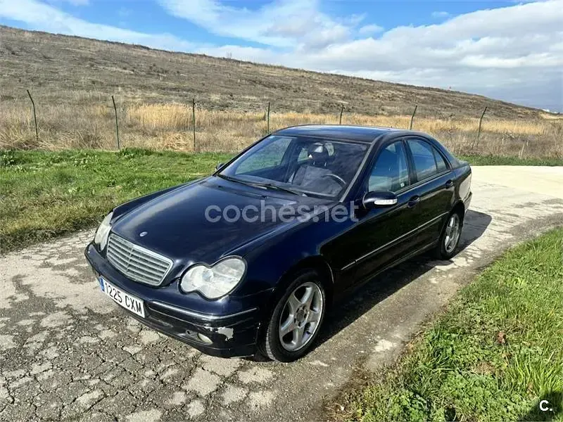 Używany Mercedes C220 Avantgarde 143 KM (105 kW) 2001 Niebieski Sedan/Limuzyna