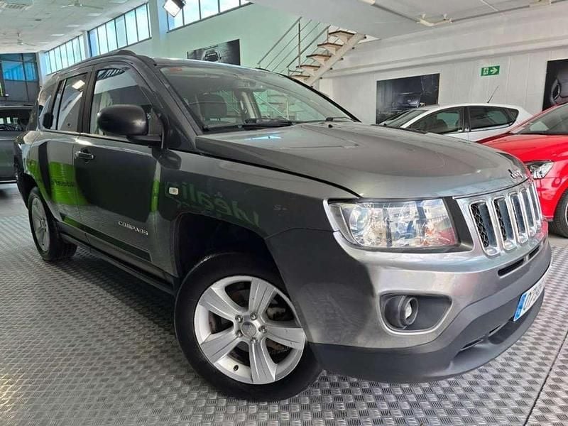 Usado Jeep Compass Sport 136 CV (100 kW) 2012 Gris SUV