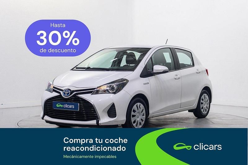 Usado Toyota Yaris Hybrid Active 100 CV (73 kW) 2016 Blanco Berlina