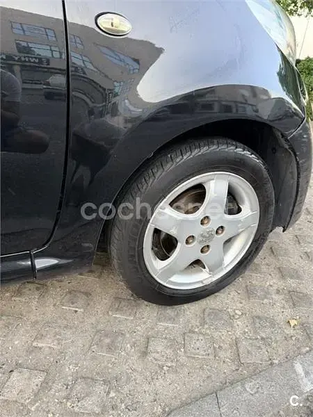 Usado Peugeot 107 68 CV (50 kW) 2008 Negro Utilitario