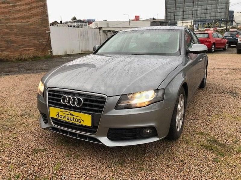 Usado Audi A4 136 CV (100 kW) 2010 Gris / plata Berlina