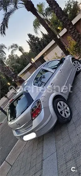Usado Opel Astra Cosmo 100 CV (73 kW) 2008 Gris / plata Berlina
