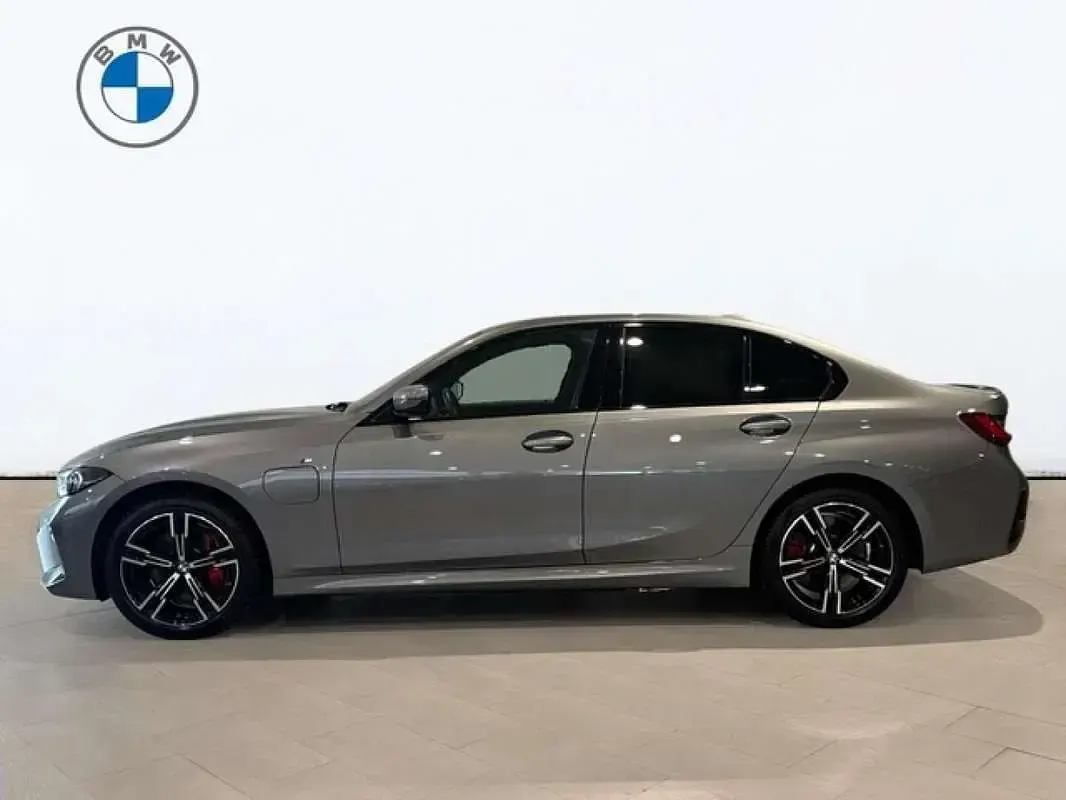 Usado BMW 330e Comfort Edition 292 CV (214 kW) 2025 Gris Berlina