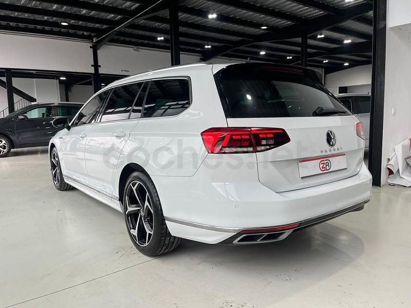Usado VW Passat R-line 150 CV (110 kW) 2021 Blanco Familiar