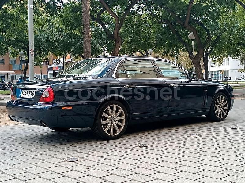 Usado Jaguar XJ8 Executive 298 CV (219 kW) 2007 Azul Berlina
