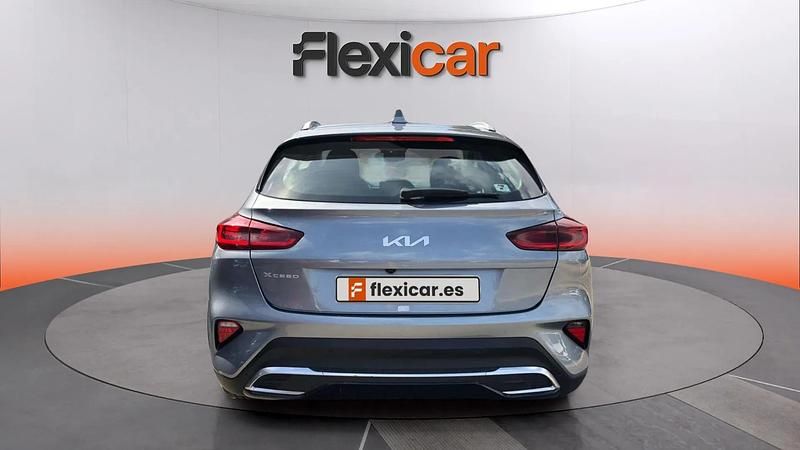 Usado Kia XCeed 120 CV (88 kW) 2023 Gris SUV