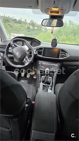 Usado Peugeot 308 Active 92 CV (67 kW) 2014 Gris / plata Berlina