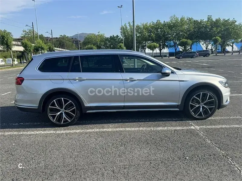 Usado VW Passat Alltrack 190 CV (139 kW) 2019 Gris / plata Familiar