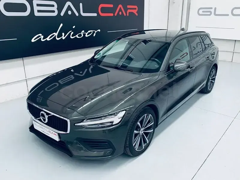 Usado Volvo V60 Core 197 CV (144 kW) 2022 Gris / plata Familiar