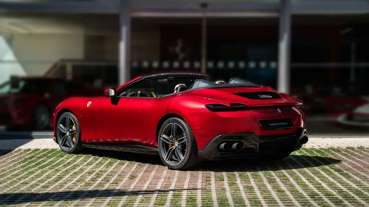 Usado Ferrari Roma 620 CV (456 kW) 2025 Rojo Descapotable