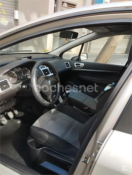 Usado Peugeot 307 90 CV (66 kW) 2006 Gris / plata Berlina