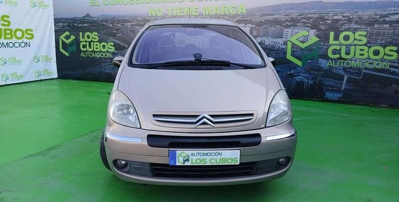 Usado Citroën Xsara Exclusive 94 CV (69 kW) 2005 Marrón Monovolumen