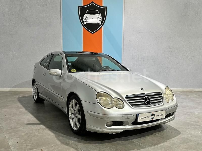Usado Mercedes C180 129 CV (94 kW) 2002 Gris / plata Berlina