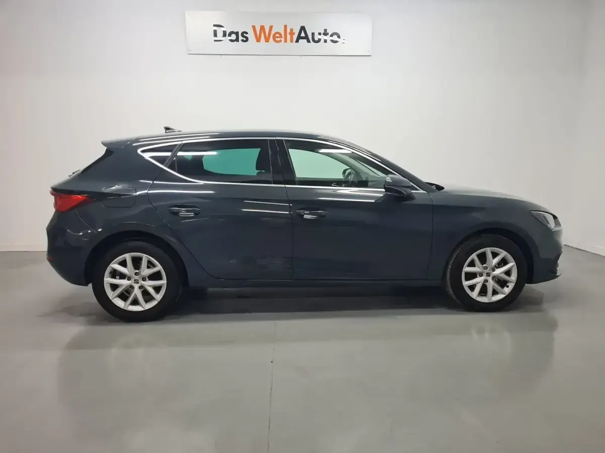 Usado Seat Leon Style 116 CV (85 kW) 2025 Azul Berlina