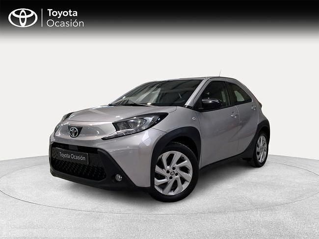 Usado Toyota Aygo X Play 72 CV (52 kW) 2024 Gris / plata SUV