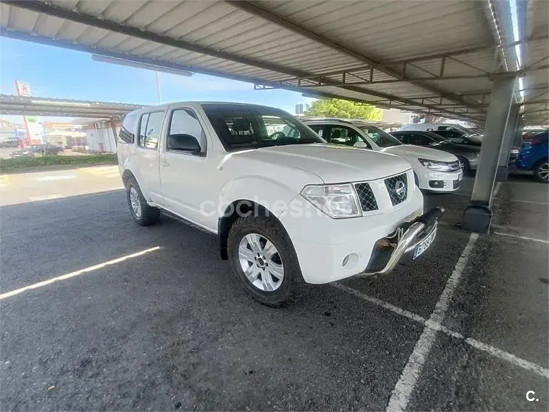 Usado Nissan Pathfinder XE 174 HP (127 kW) 2006 Branco SUV